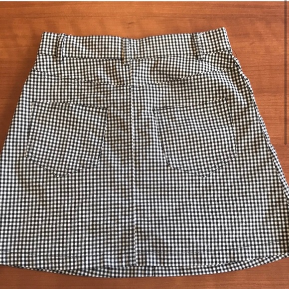 Brandy Melville Gingham Skirt - Picture 2 of 2